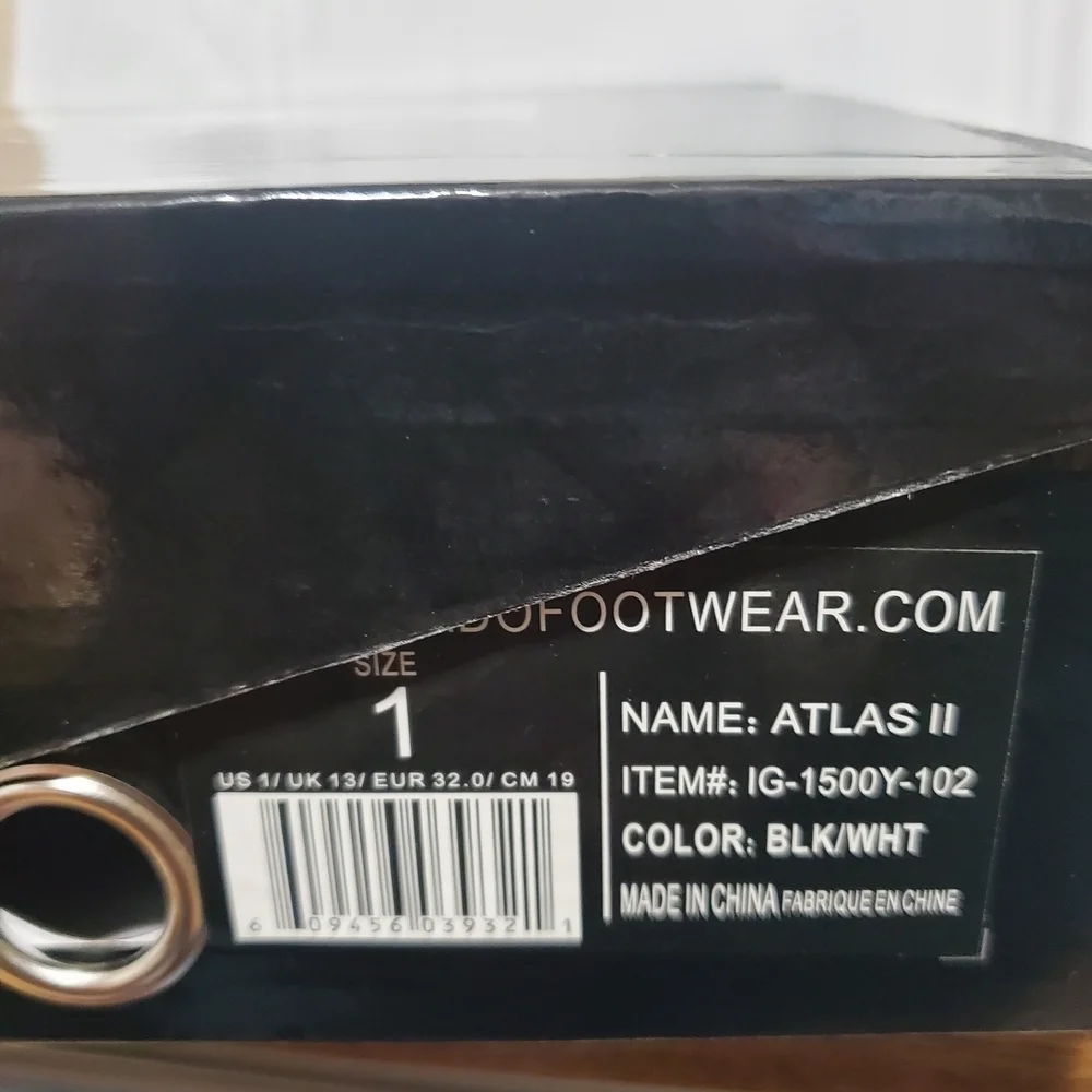 Atlas II Black and White Sneakers